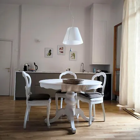 Casa vacanze 10 Min From The Center - Historic Building -